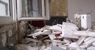 Демонтаж хрущевки в Березниках - удаление старых полов и стен по выгодной цене от 1758 рублей.